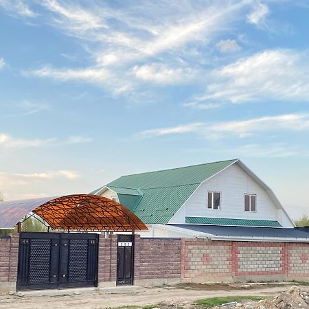 Guest House Glover Karakol Ngoại thất bức ảnh