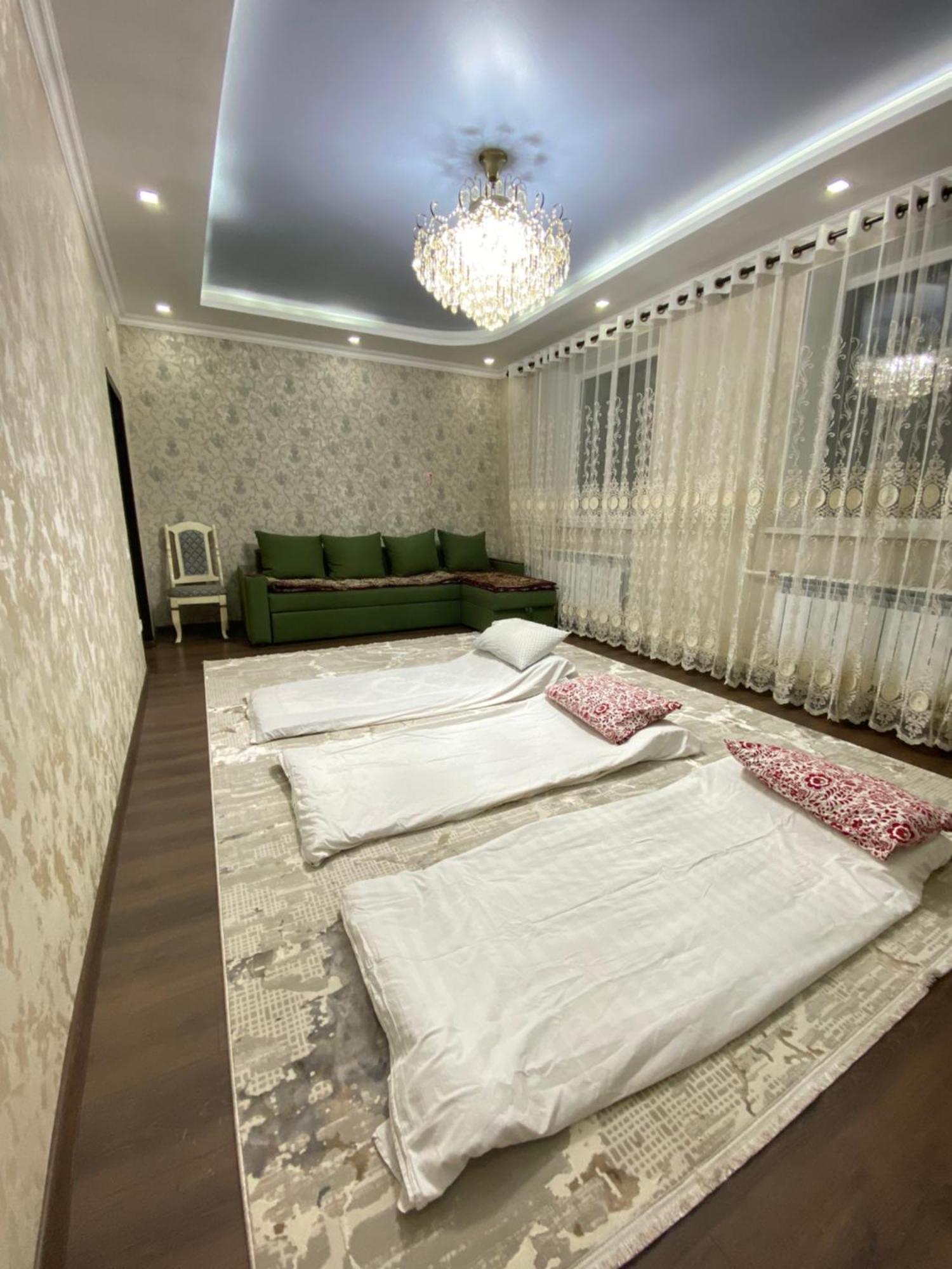 Guest House Glover Karakol Ngoại thất bức ảnh