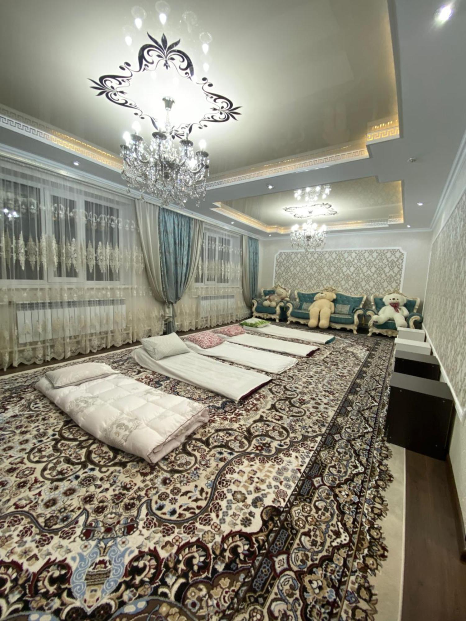 Guest House Glover Karakol Ngoại thất bức ảnh