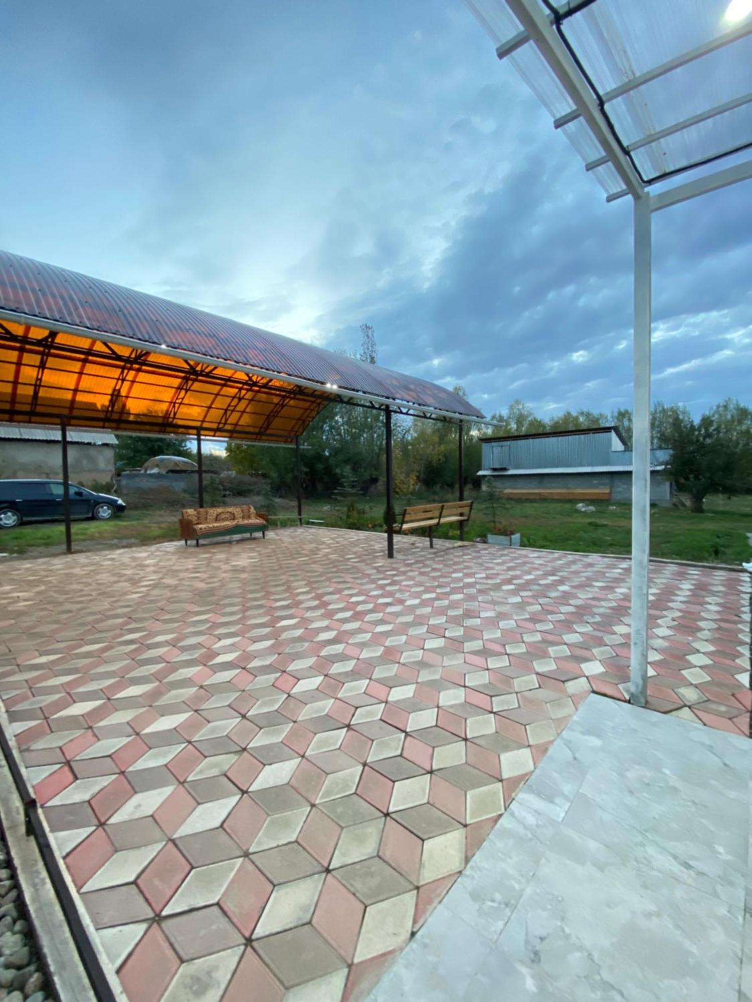Guest House Glover Karakol Ngoại thất bức ảnh